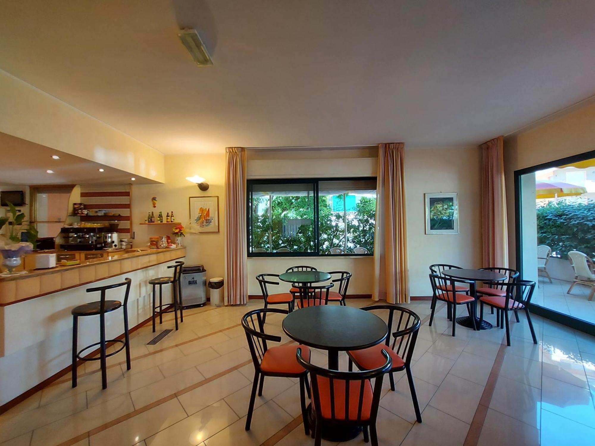 Hotel Joli เชเซนาติโก ภายนอก รูปภาพ