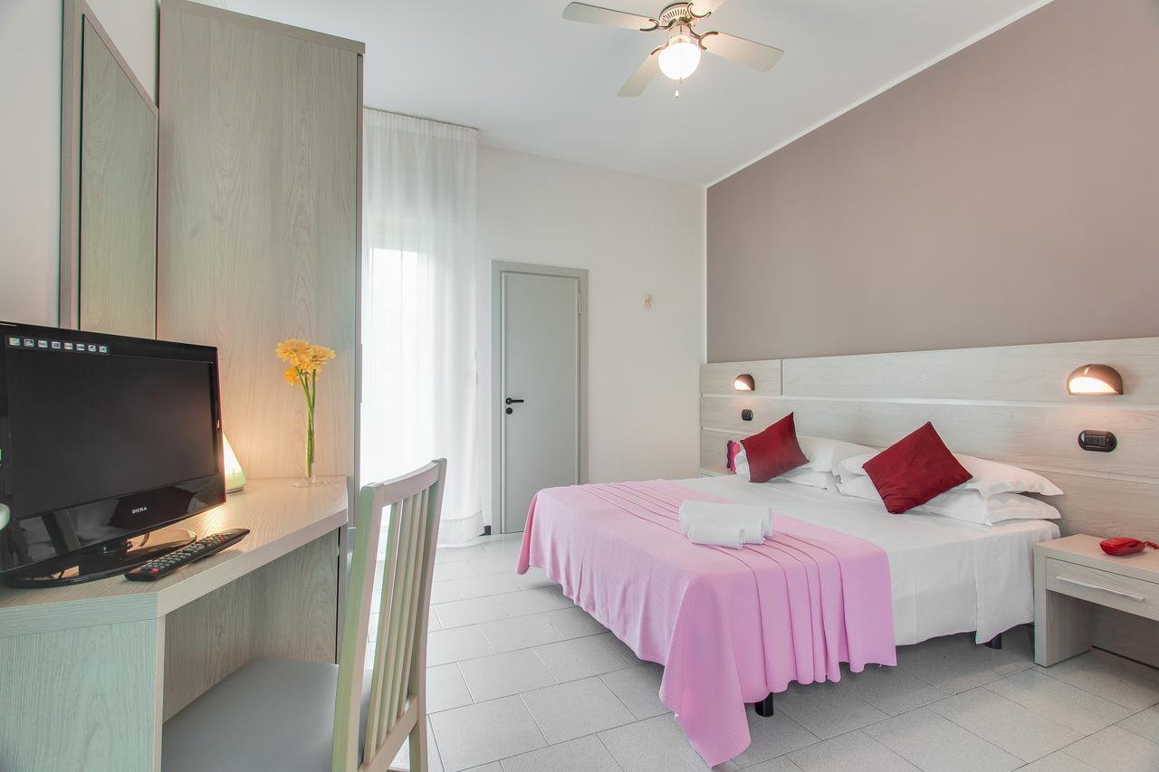Hotel Joli เชเซนาติโก ภายนอก รูปภาพ