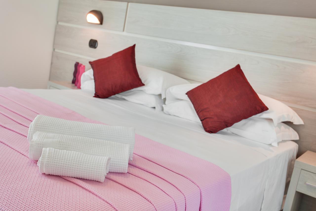 Hotel Joli เชเซนาติโก ภายนอก รูปภาพ